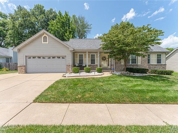 25 Beaujolais Drive, Florissant, MO 63031