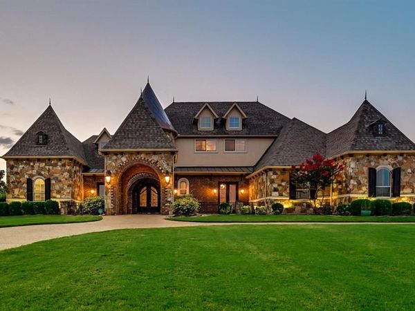 7001 Diamond Oaks Drive , Mansfield, TX 76063