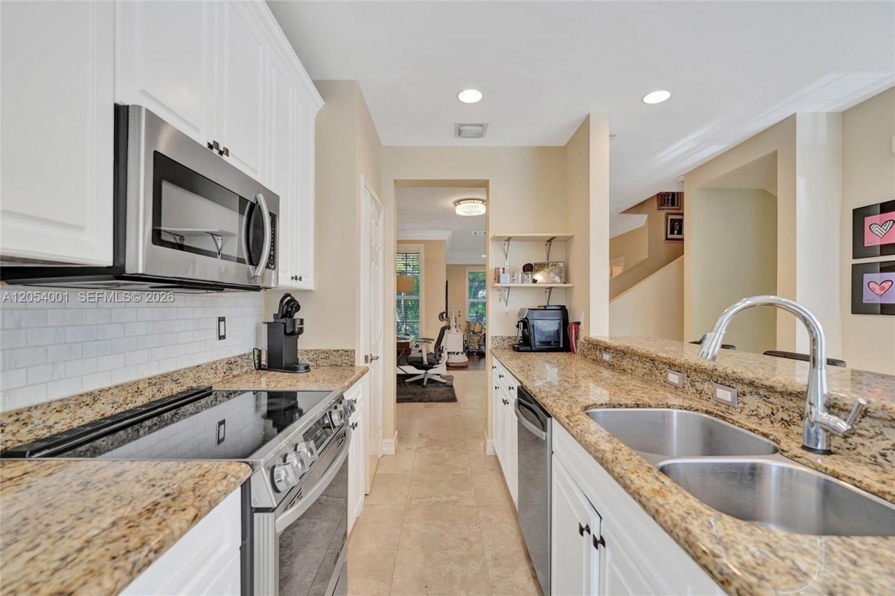 2726 Old Florida Trail, Wilton Manors, FL 33334 Photo