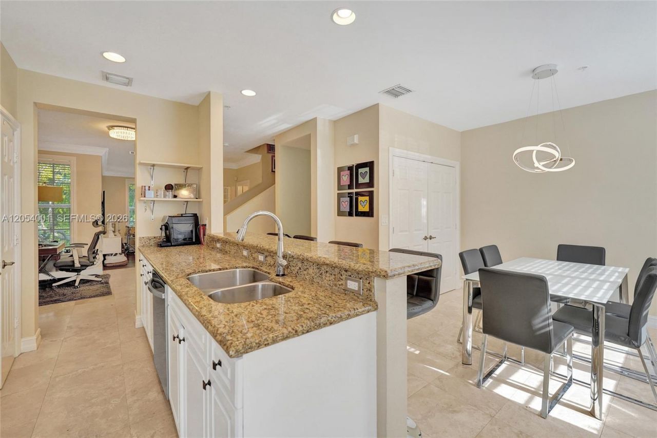 2726 Old Florida Trail, Wilton Manors, FL 33334 Photo