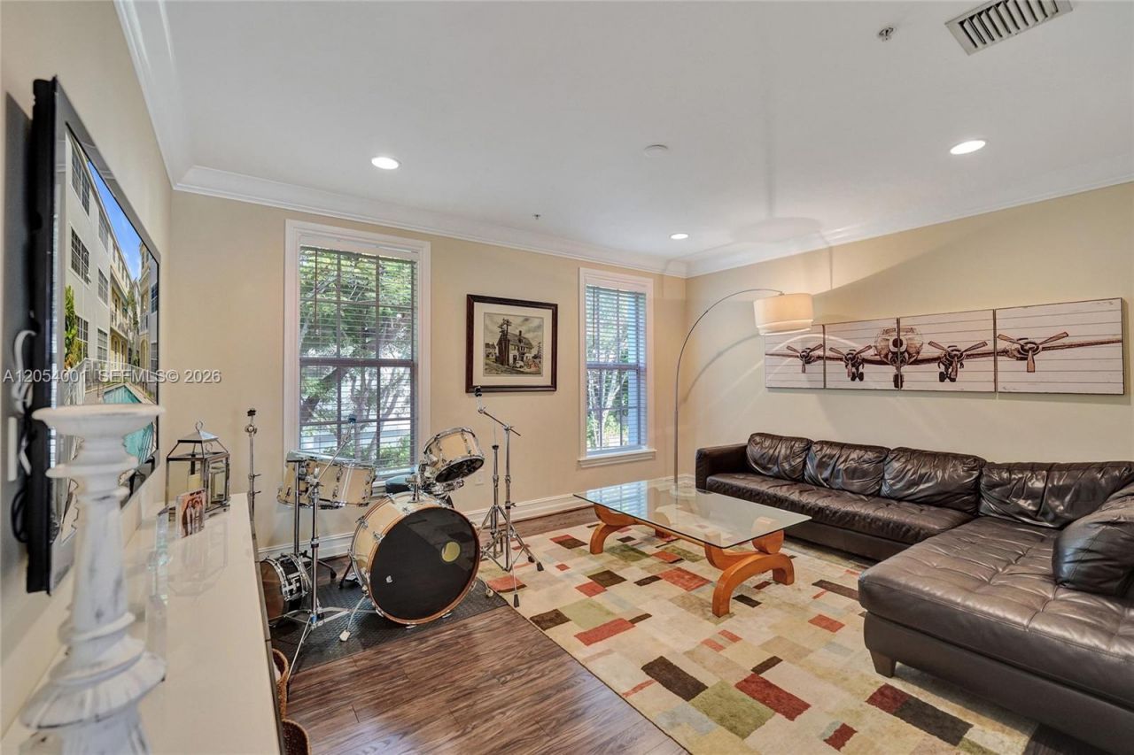 2726 Old Florida Trail, Wilton Manors, FL 33334 Photo