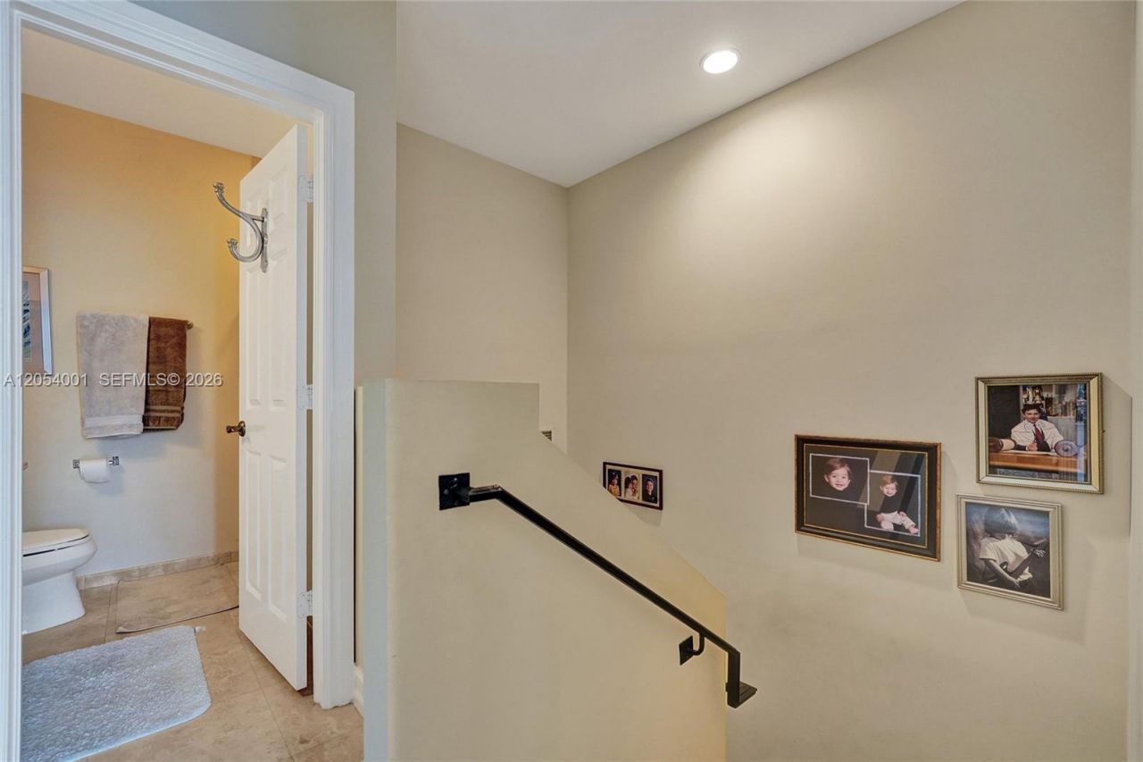 2726 Old Florida Trail, Wilton Manors, FL 33334 Photo