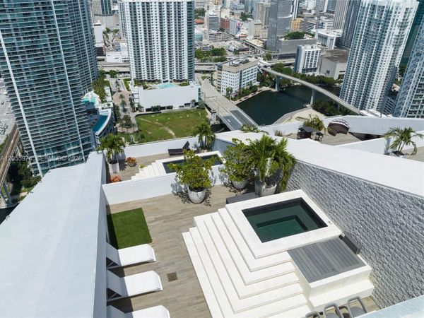 88 SW 7th St, Unit PH 4303, Miami, FL 33130