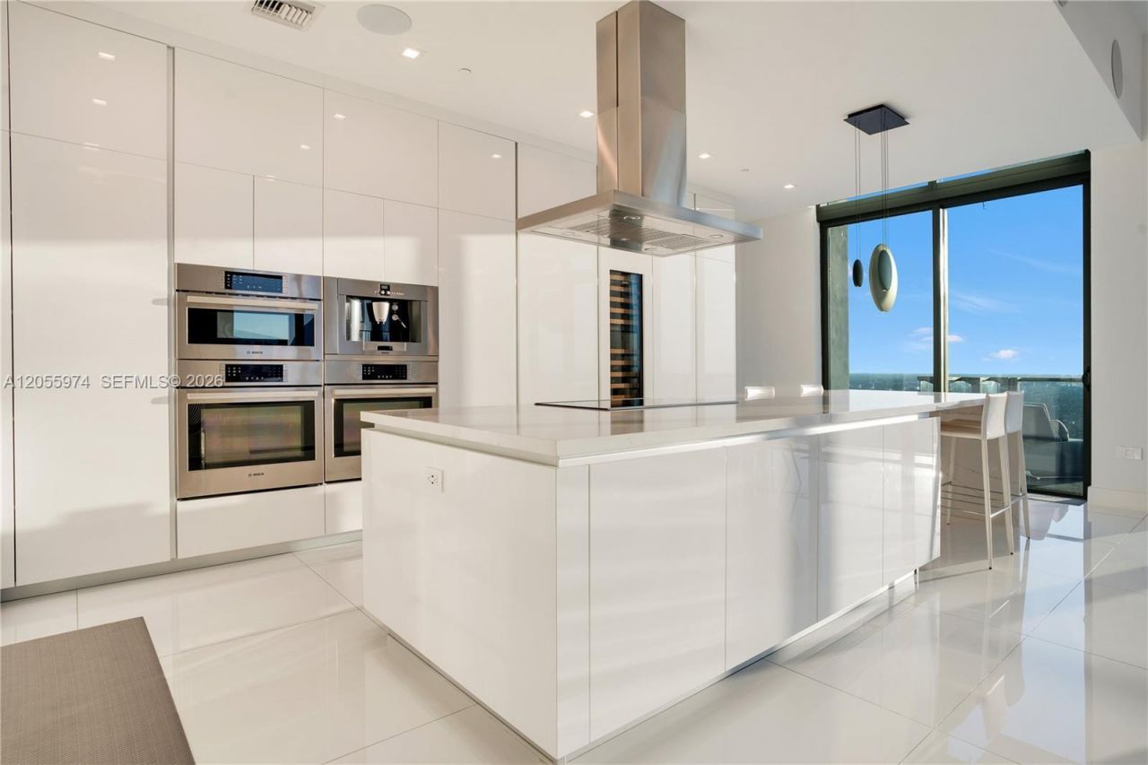 88 SW 7th St, Unit PH 4303, Miami, FL 33130 Photo