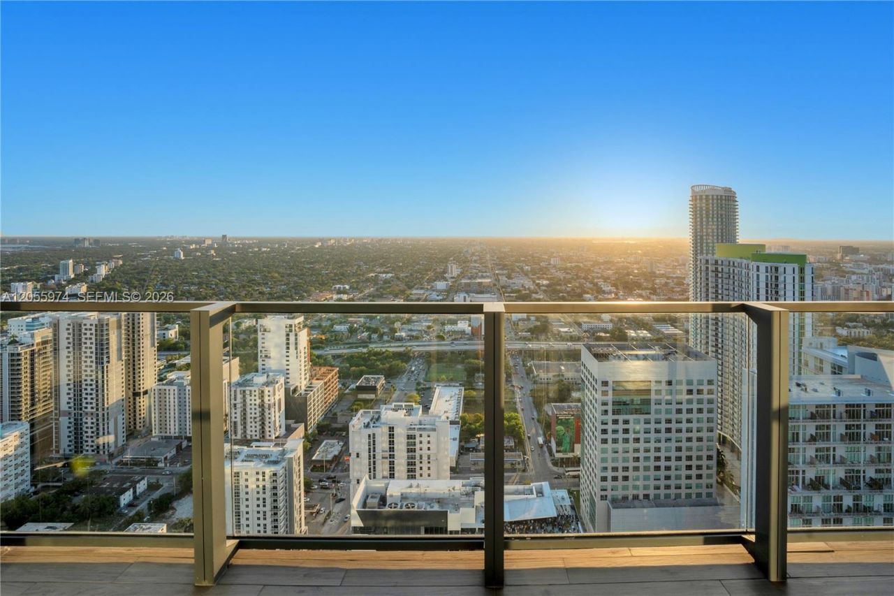 88 SW 7th St, Unit PH 4303, Miami, FL 33130 Photo
