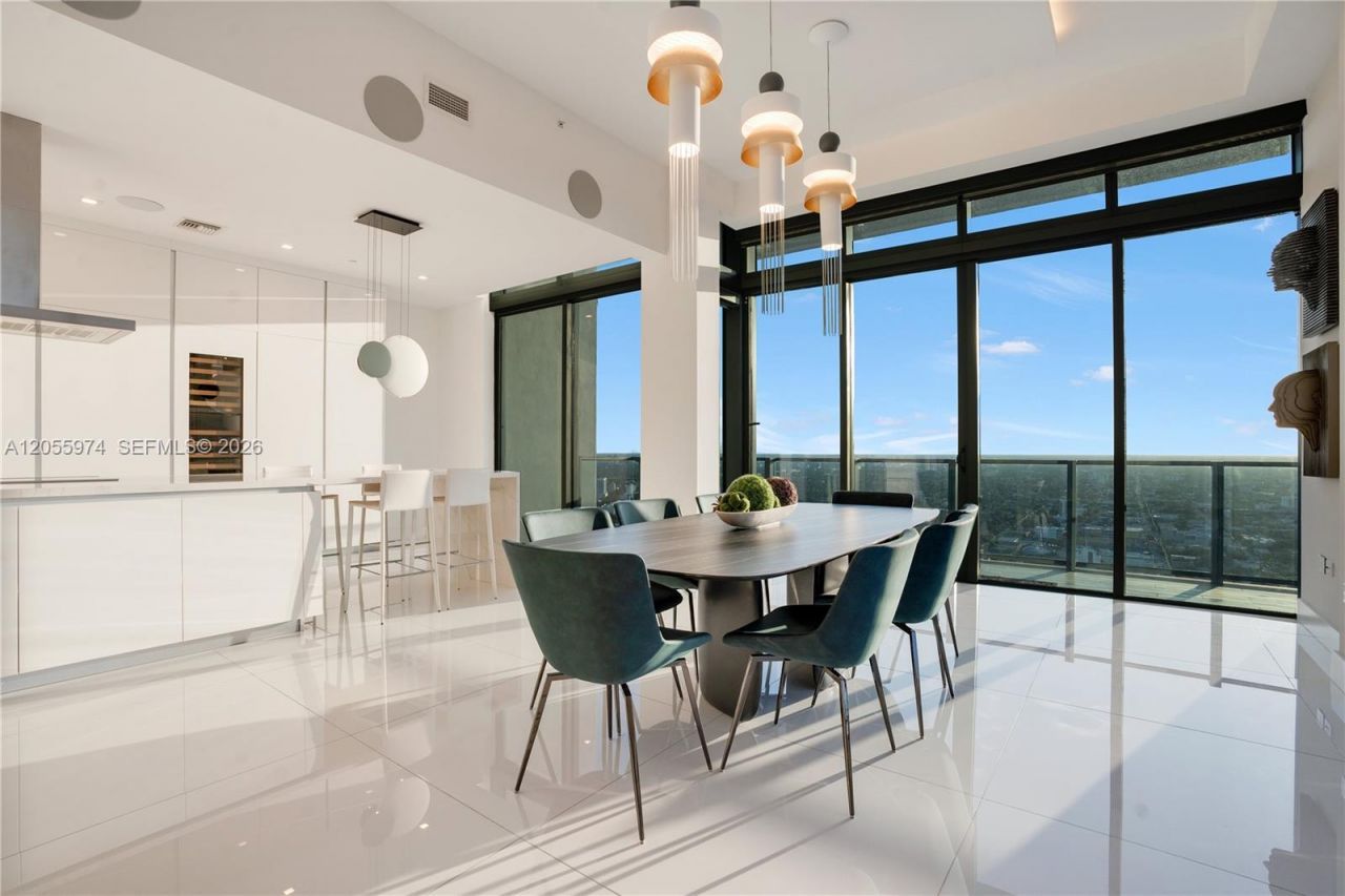 88 SW 7th St, Unit PH 4303, Miami, FL 33130 Photo
