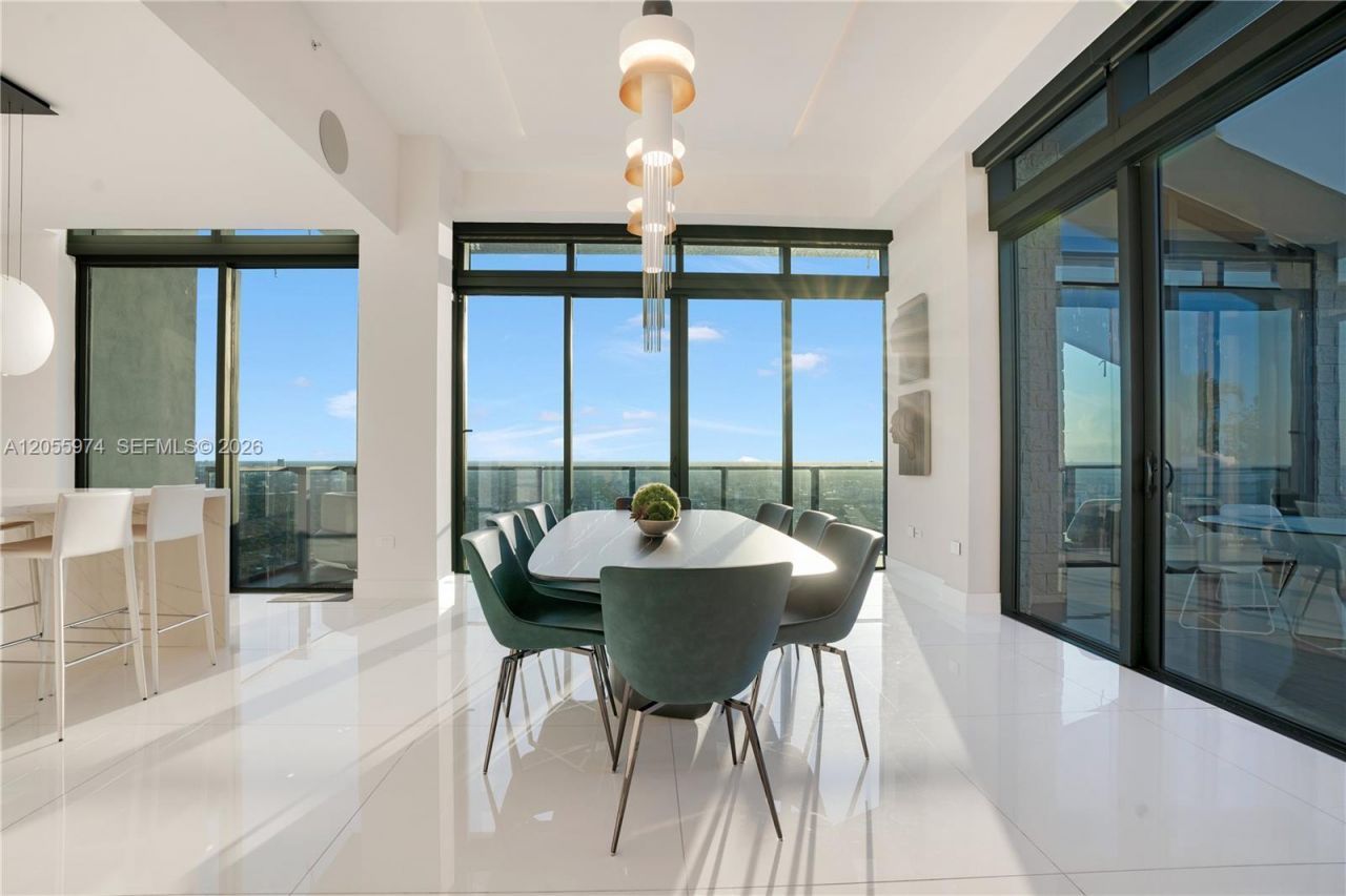 88 SW 7th St, Unit PH 4303, Miami, FL 33130 Photo