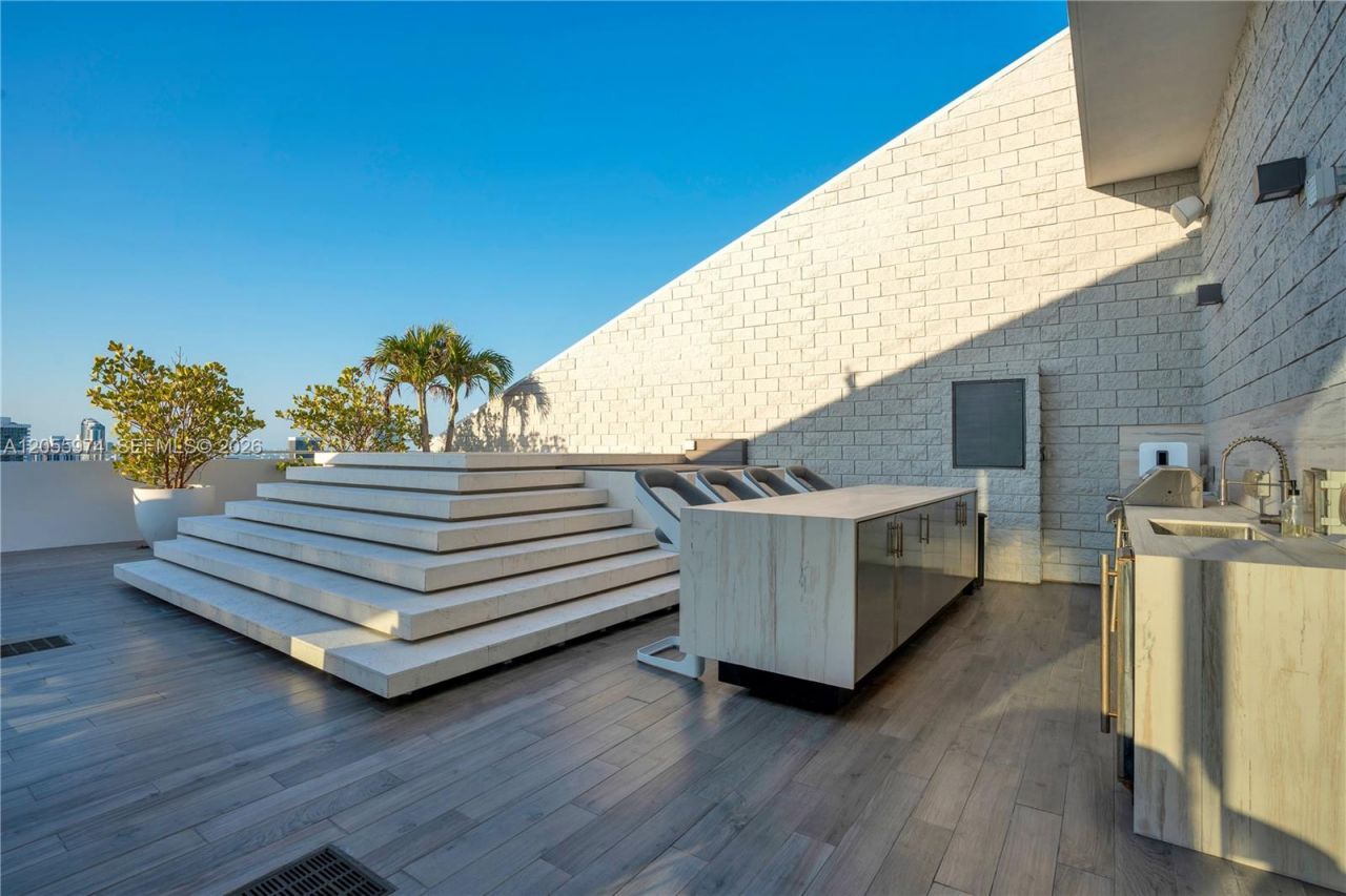 88 SW 7th St, Unit PH 4303, Miami, FL 33130 Photo