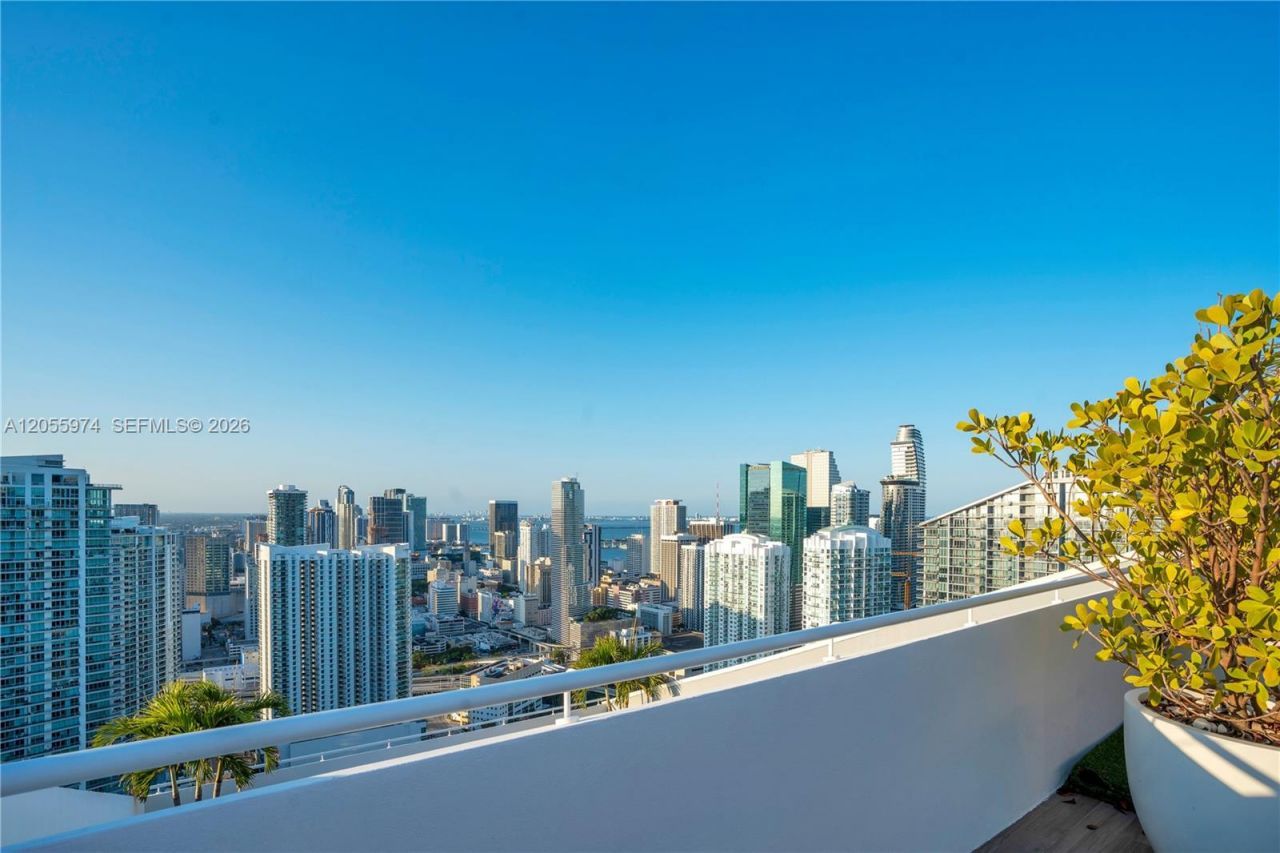 88 SW 7th St, Unit PH 4303, Miami, FL 33130 Photo