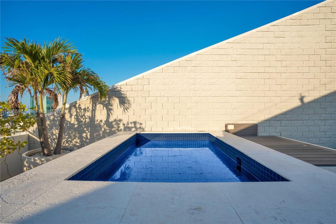 88 SW 7th St, Unit PH 4303, Miami, FL 33130 Photo
