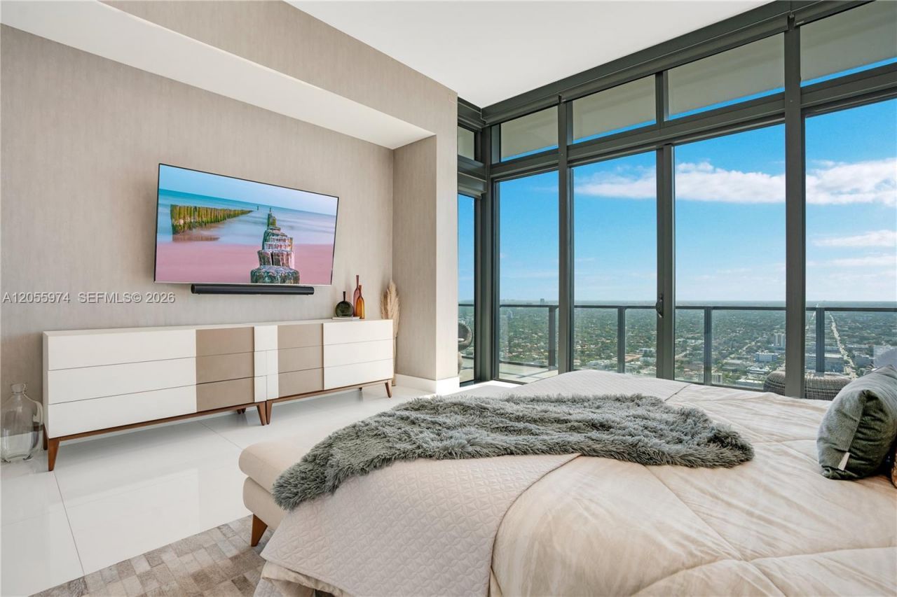 88 SW 7th St, Unit PH 4303, Miami, FL 33130 Photo