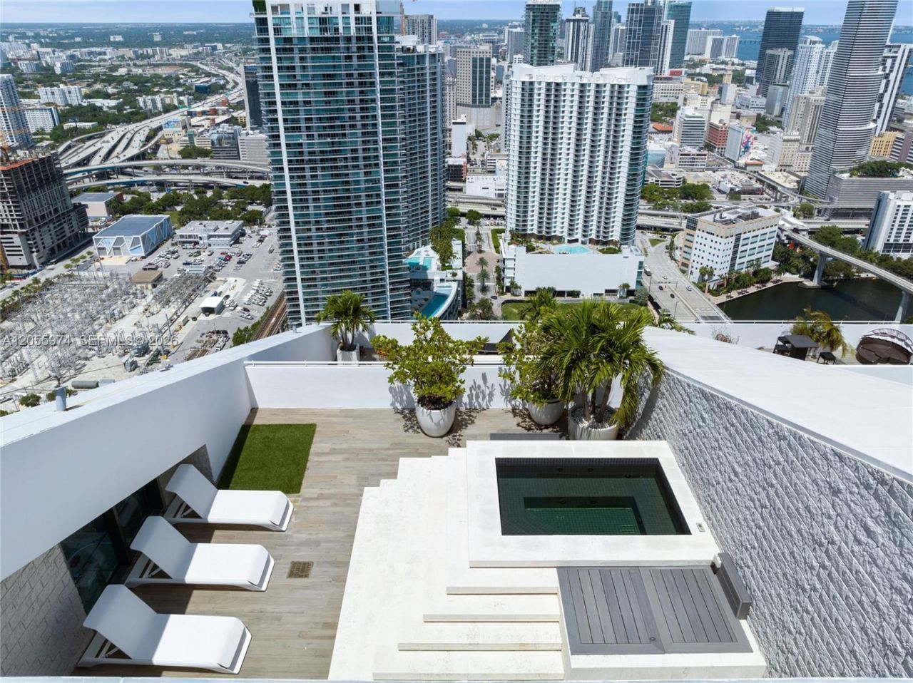 88 SW 7th St, Unit PH 4303, Miami, FL 33130 Photo