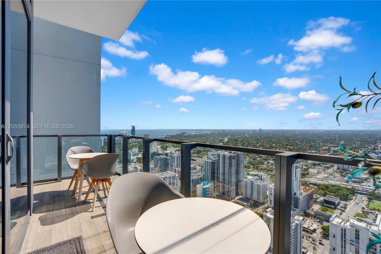 88 SW 7th St, Unit PH 4303, Miami, FL 33130 Photo