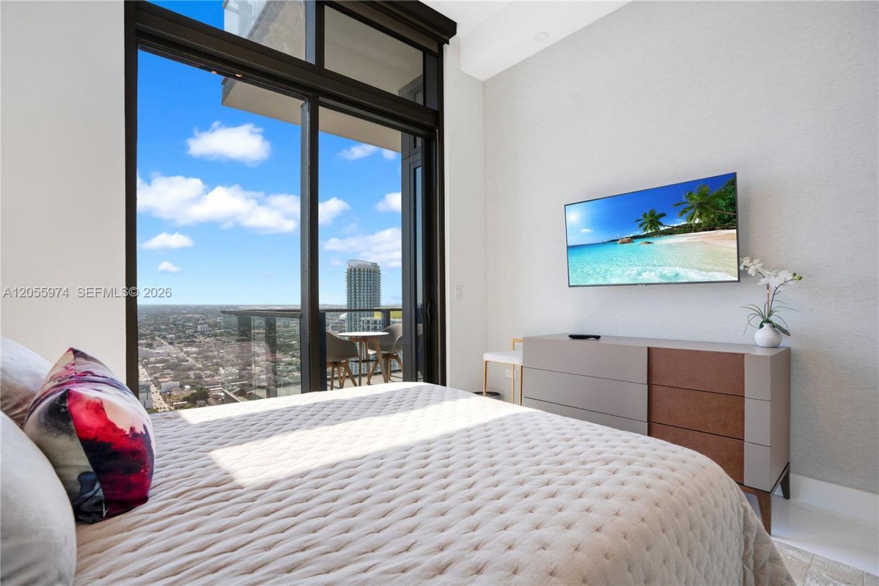 88 SW 7th St, Unit PH 4303, Miami, FL 33130 Photo