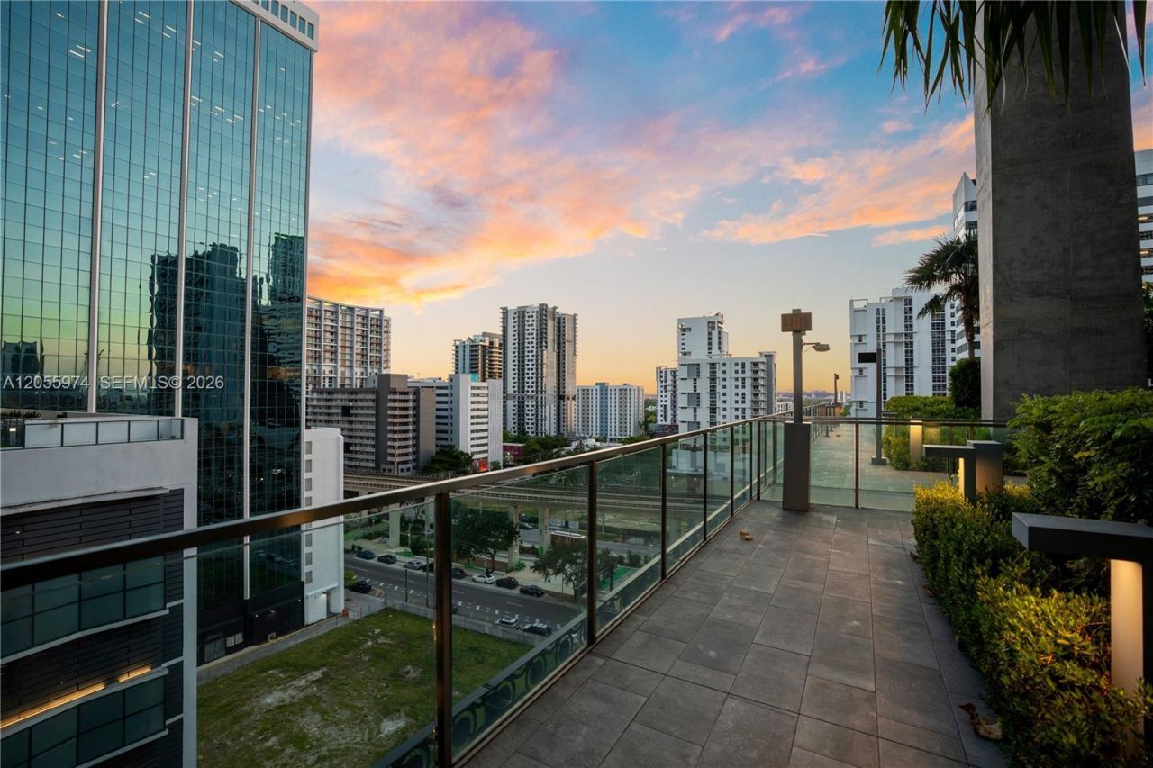 88 SW 7th St, Unit PH 4303, Miami, FL 33130 Photo