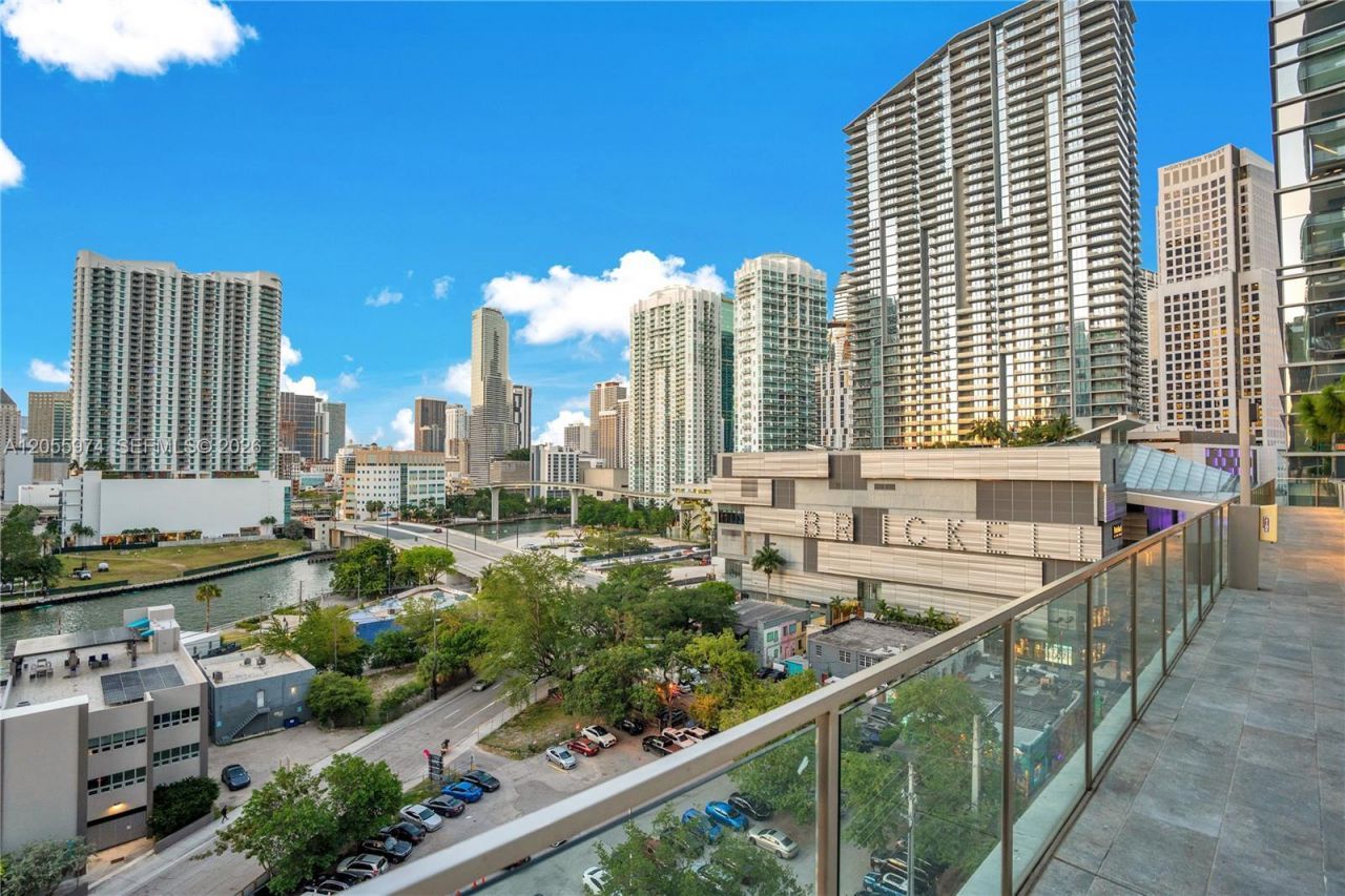 88 SW 7th St, Unit PH 4303, Miami, FL 33130 Photo