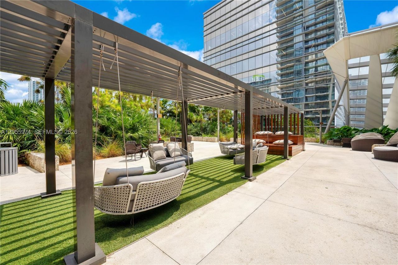 88 SW 7th St, Unit PH 4303, Miami, FL 33130 Photo