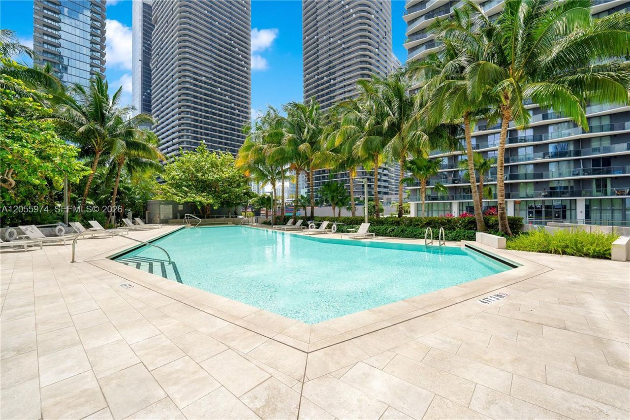 88 SW 7th St, Unit PH 4303, Miami, FL 33130 Photo