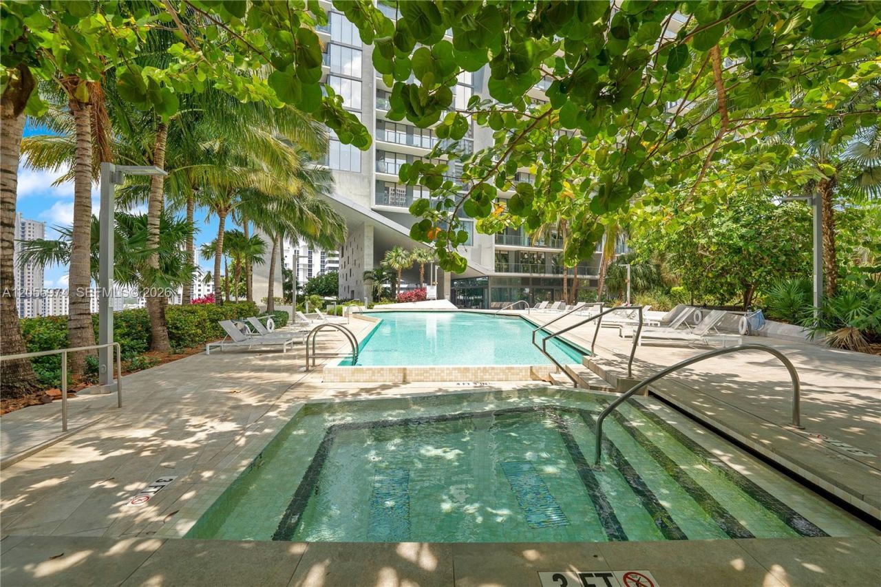 88 SW 7th St, Unit PH 4303, Miami, FL 33130 Photo