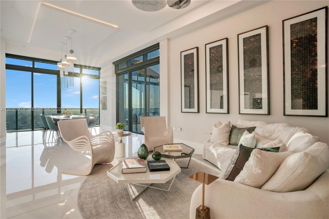 88 SW 7th St, Unit PH 4303, Miami, FL 33130 Photo