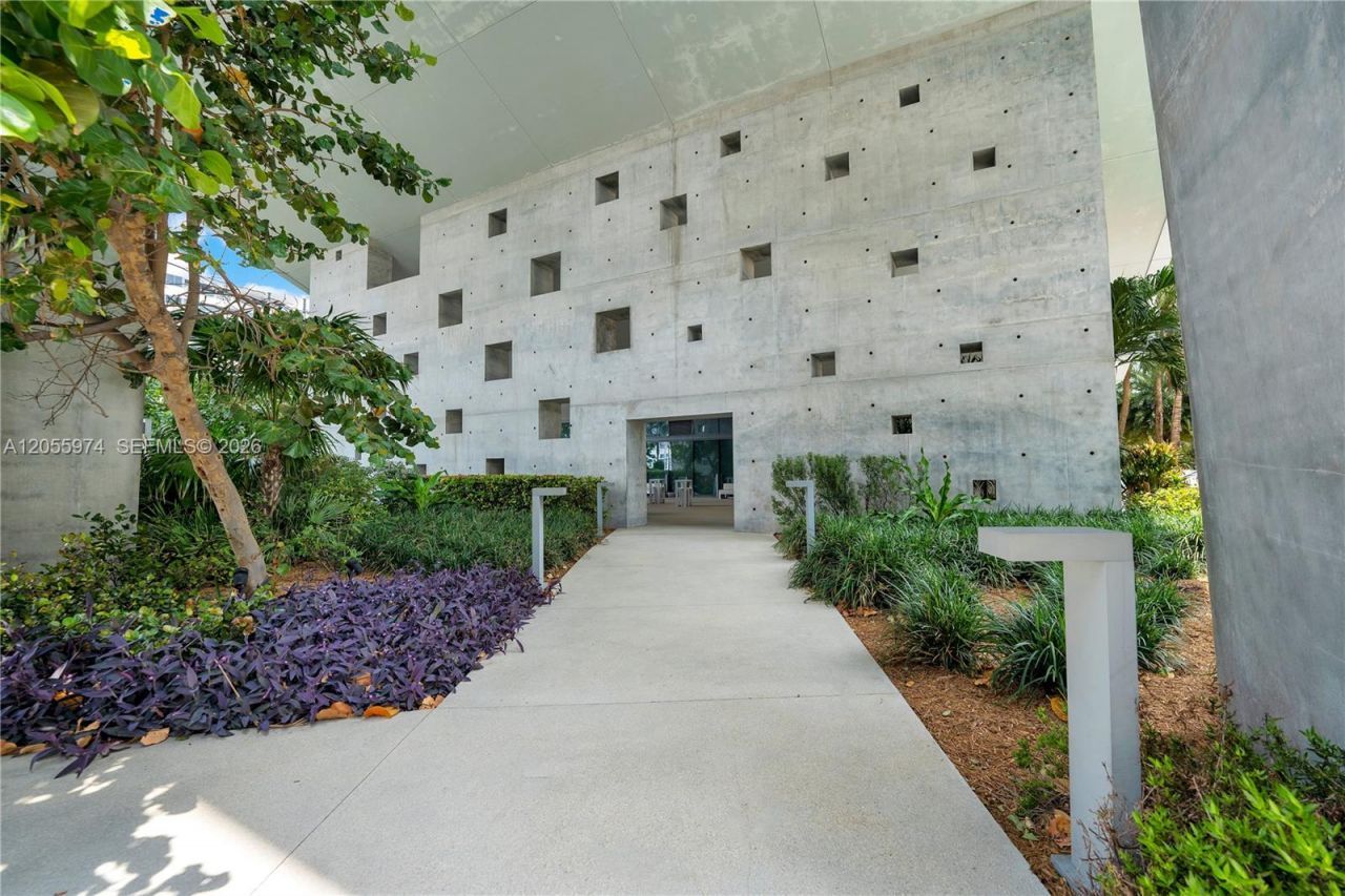 88 SW 7th St, Unit PH 4303, Miami, FL 33130 Photo
