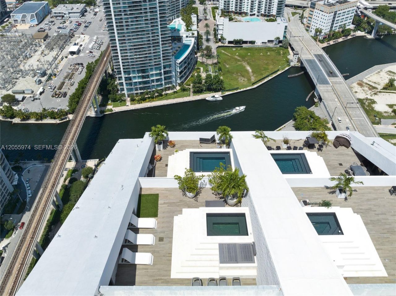 88 SW 7th St, Unit PH 4303, Miami, FL 33130 Photo