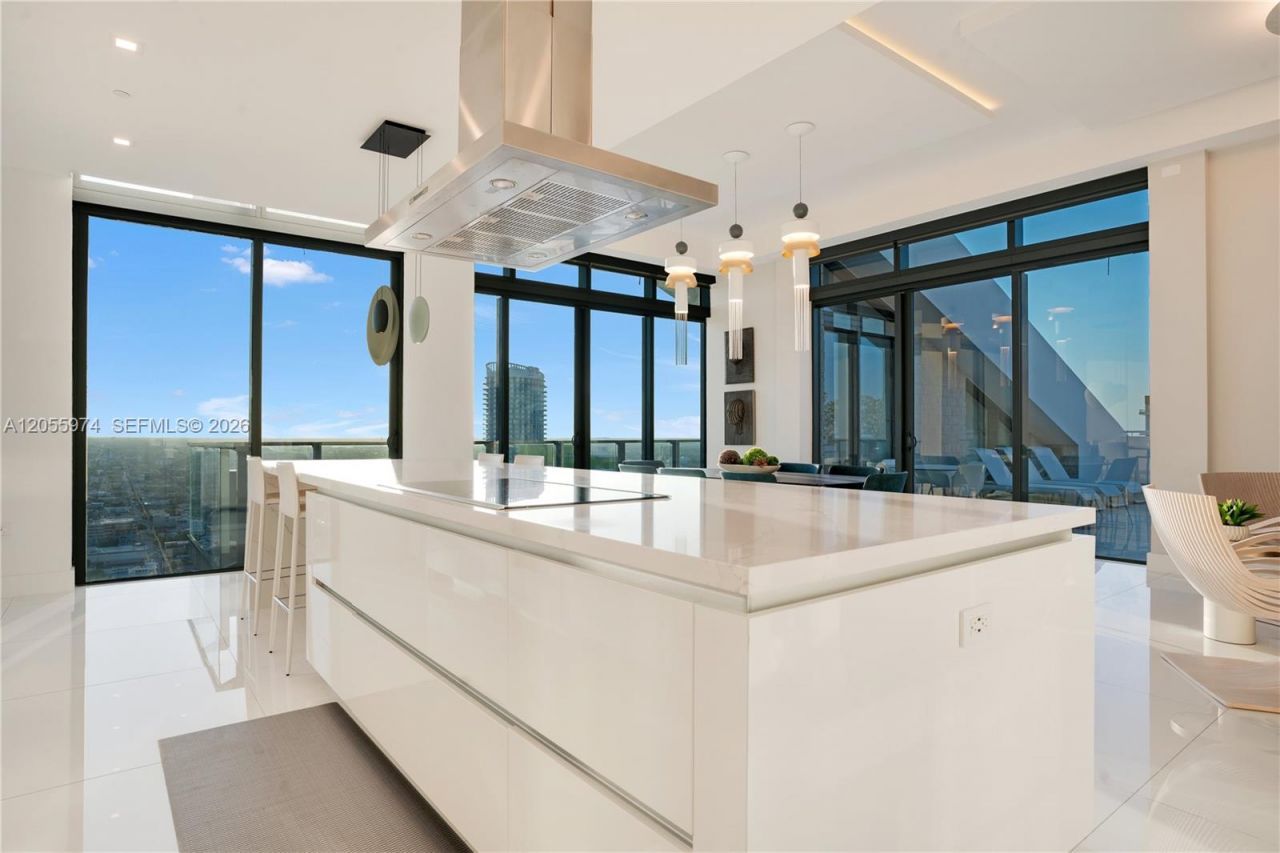 88 SW 7th St, Unit PH 4303, Miami, FL 33130 Photo