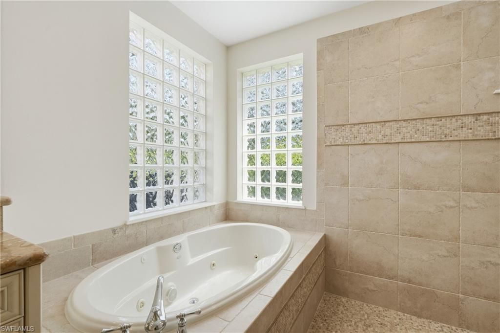 2886 Castillo Ct , Unit 101, Naples, FL 34109 Photo