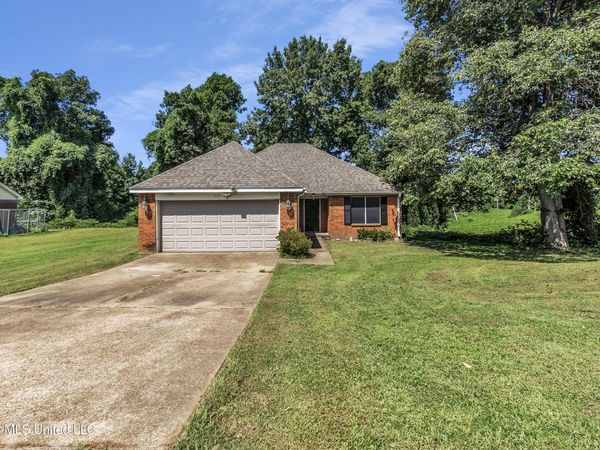 209 American River Drive, Lake Cormorant, MS 38641
