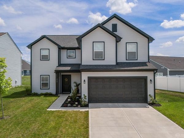 1517 Arrowhead Drive, Piqua, OH 45356