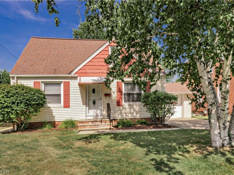 1682 Longwood Drive, Mayfield Heights, OH 44124 Photo 2