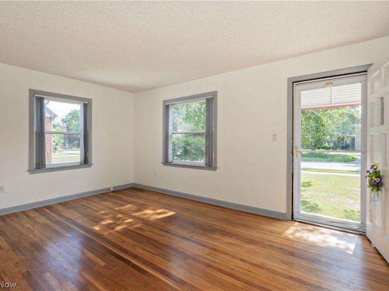 1682 Longwood Drive, Mayfield Heights, OH 44124 Photo 3