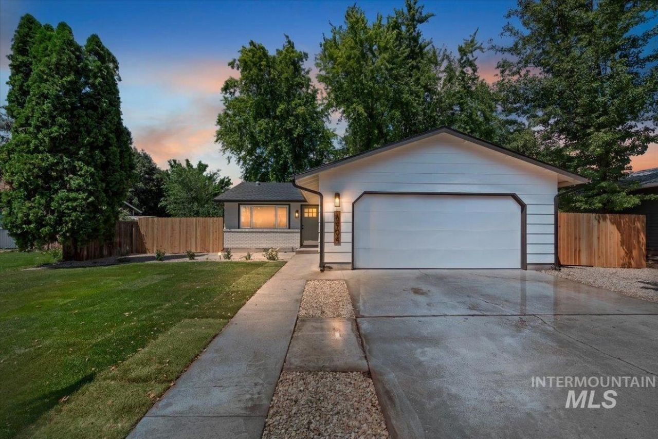 6904 W Bluebird Drive, Boise, ID 83714 Main Photo