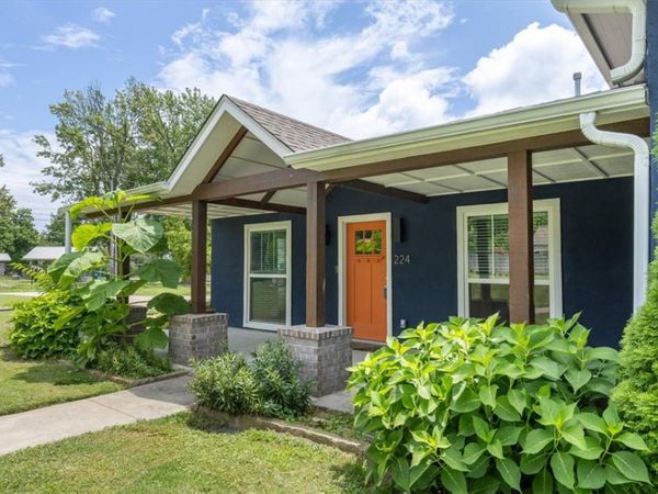 224 E Lake Francis Drive , Siloam Springs, AR 72761