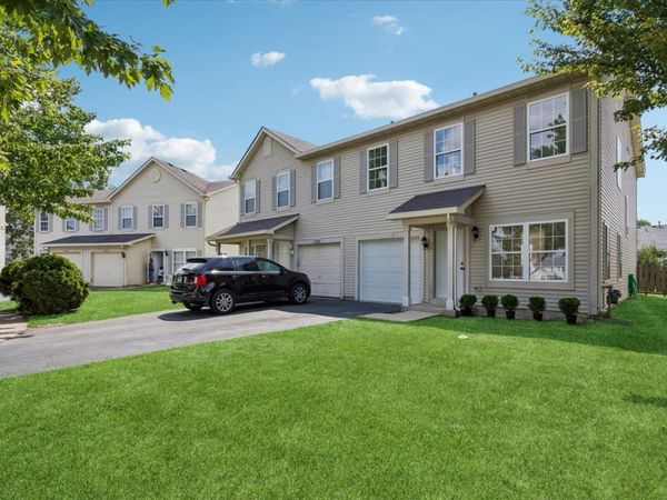 738 S Shannon Drive, Romeoville, IL 60446