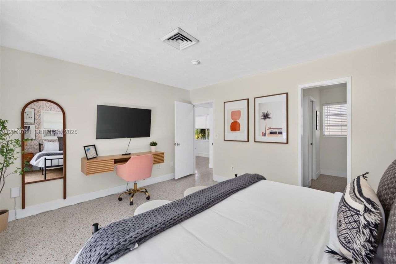 1750 NE 56th St, Fort Lauderdale, FL 33334 Photo