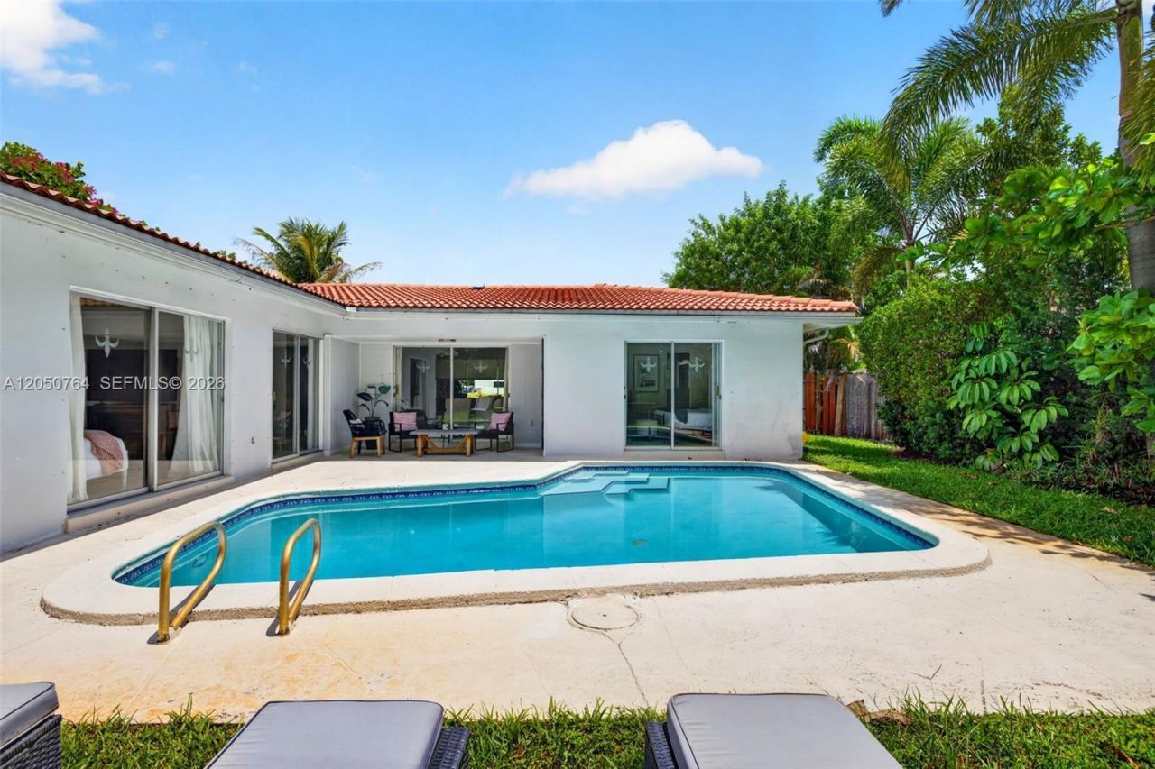 1750 NE 56th St, Fort Lauderdale, FL 33334 Photo