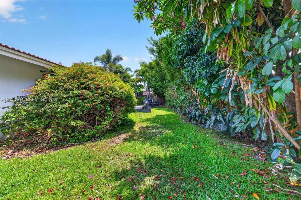 1750 NE 56th St, Fort Lauderdale, FL 33334 Photo