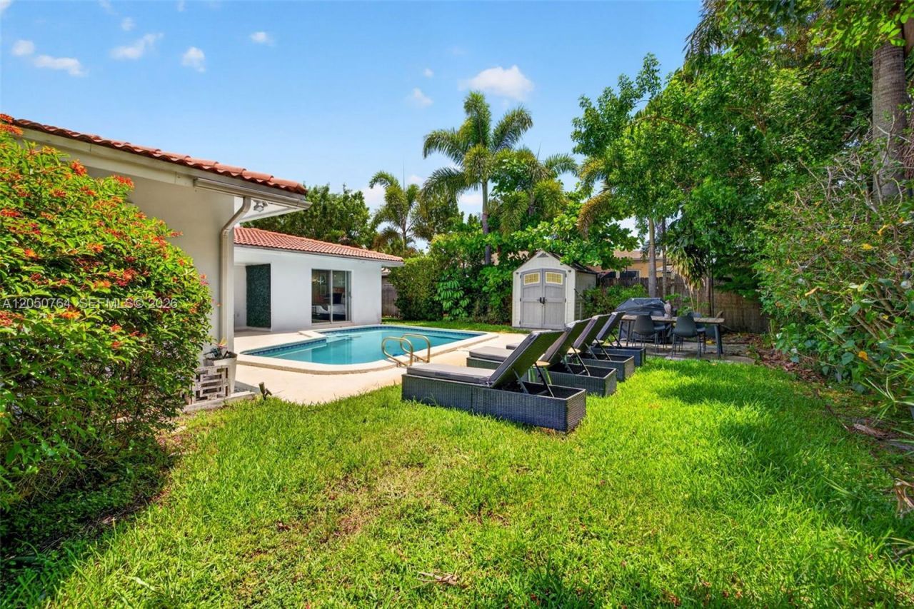 1750 NE 56th St, Fort Lauderdale, FL 33334 Photo