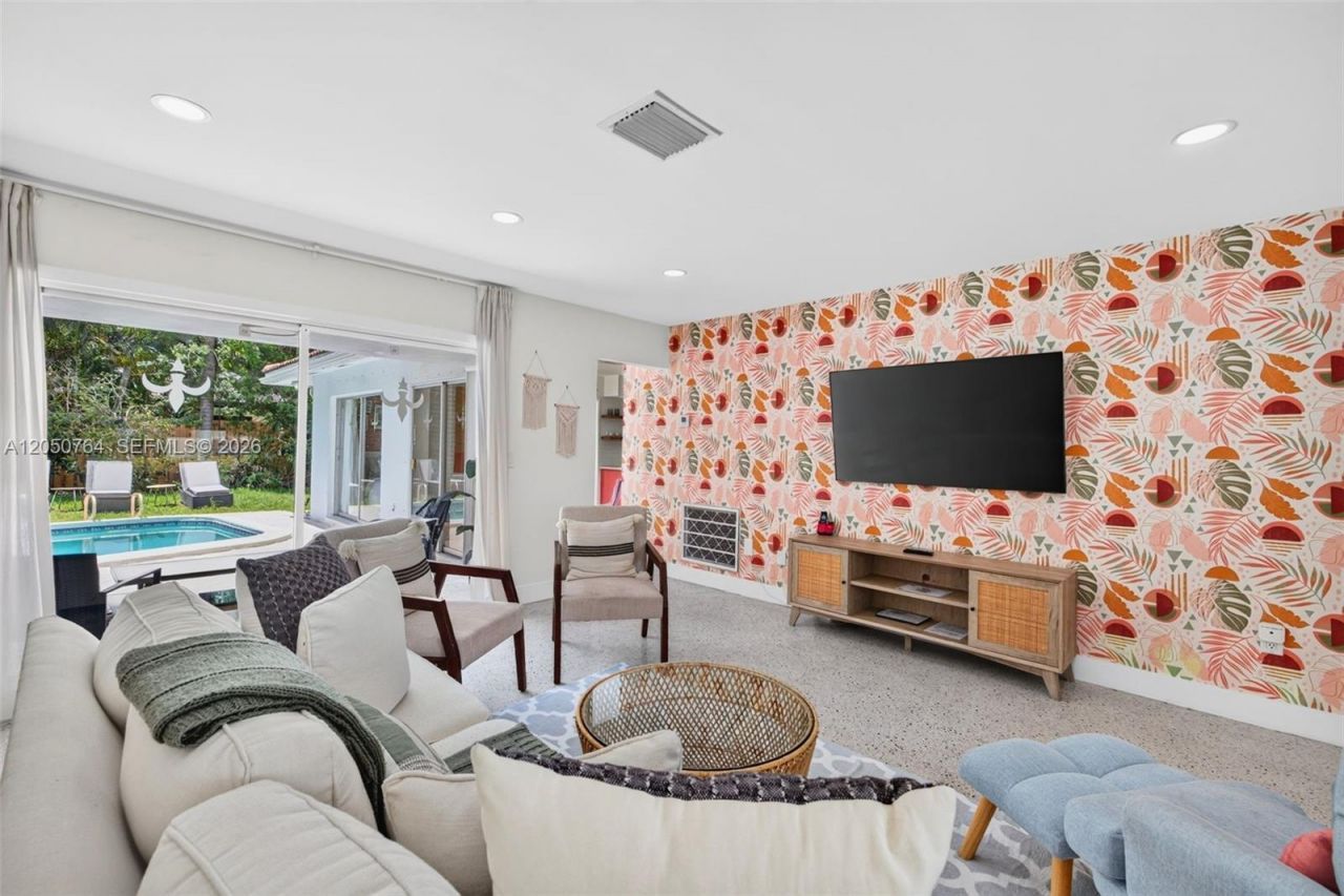 1750 NE 56th St, Fort Lauderdale, FL 33334 Photo