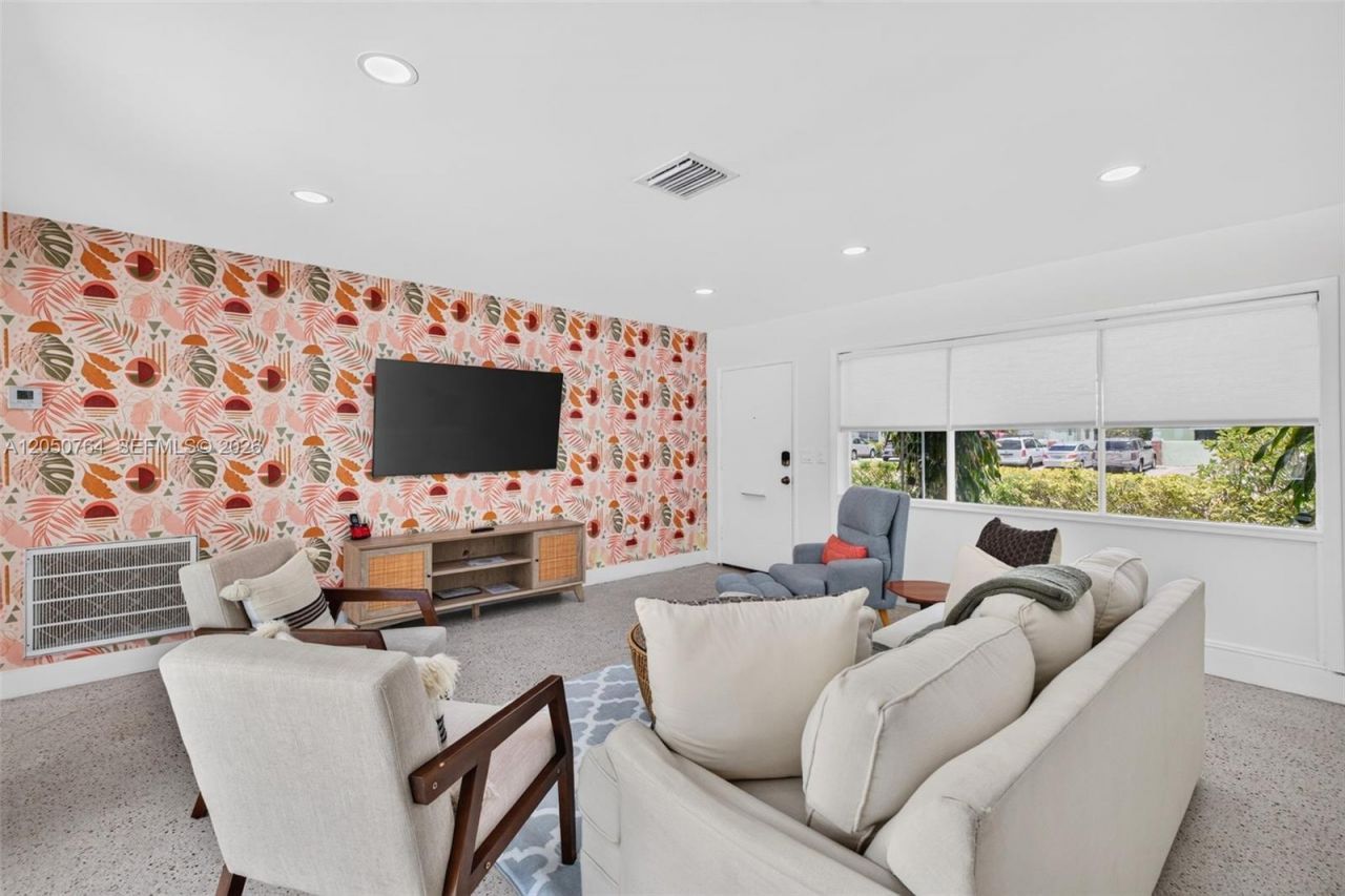 1750 NE 56th St, Fort Lauderdale, FL 33334 Photo