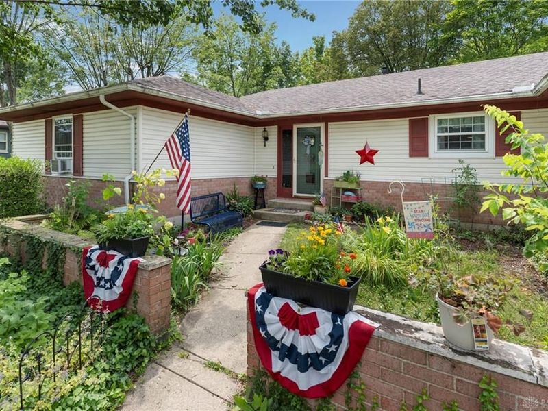6501 Rangeview Drive, Clayton, OH 45415 Photo 2