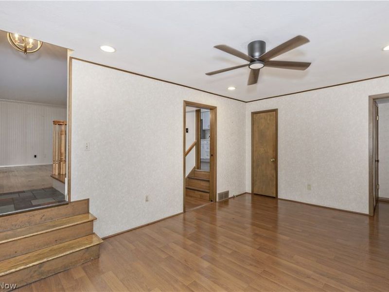 4945 Hartley Drive, Lyndhurst, OH 44124 Photo 17