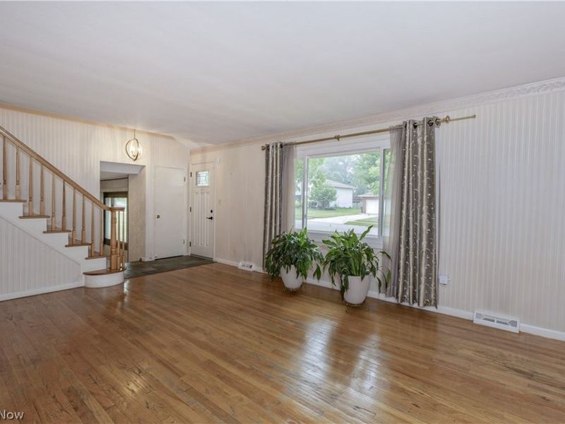 4945 Hartley Drive, Lyndhurst, OH 44124 Photo 2