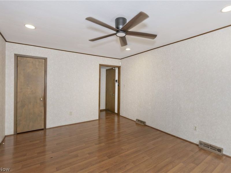4945 Hartley Drive, Lyndhurst, OH 44124 Photo 20