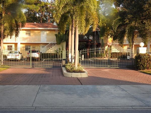 972 LA COSTA CIRCLE, Unit 8, SARASOTA, FL 34237