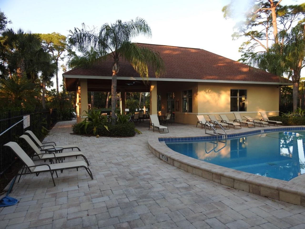 972 La Costa Circle, Unit 8, Sarasota, FL 34237 Photo