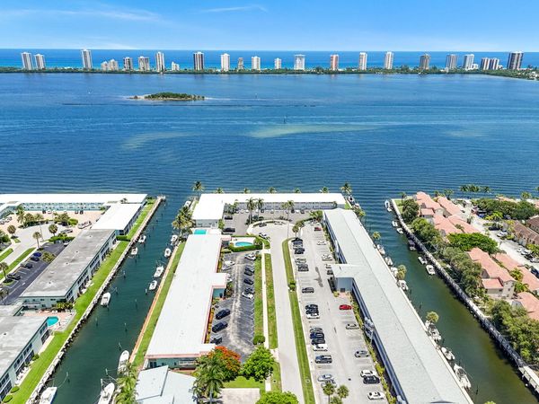 117 Lehane Terrace, Unit 211, North Palm Beach, FL 33408