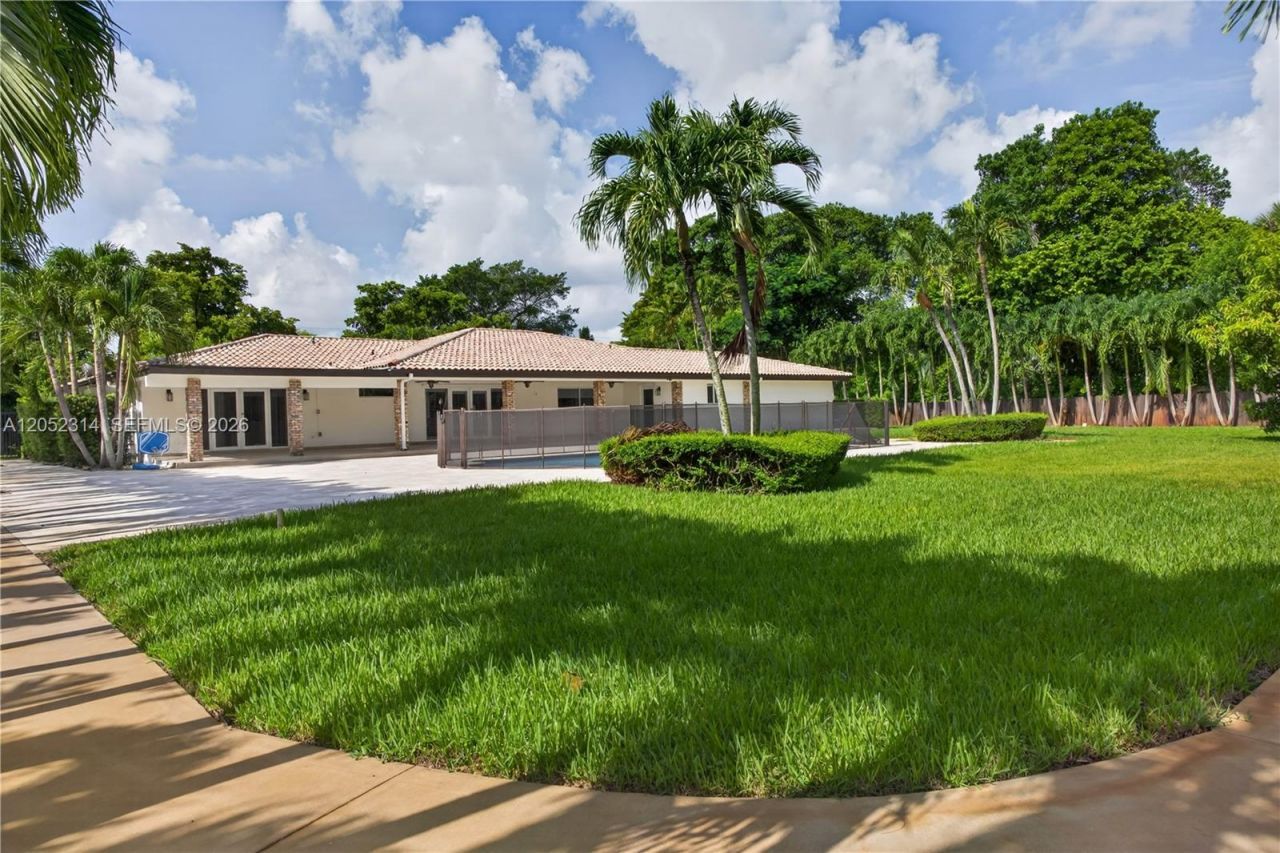 10425 SW 62nd St , Miami, FL 33173 Photo