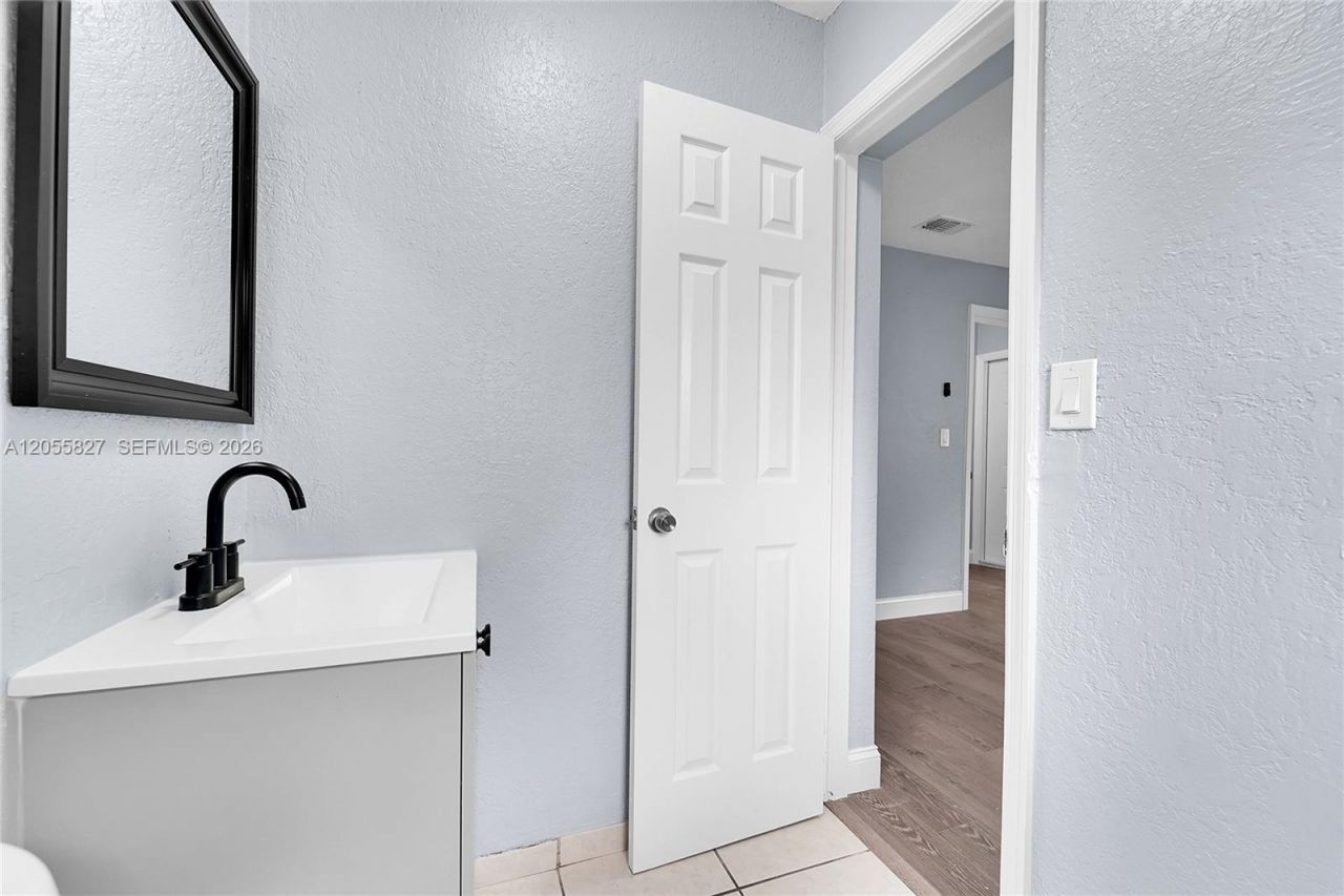 2360 NW 6th Ct, Unit A, Fort Lauderdale, FL 33311 Photo